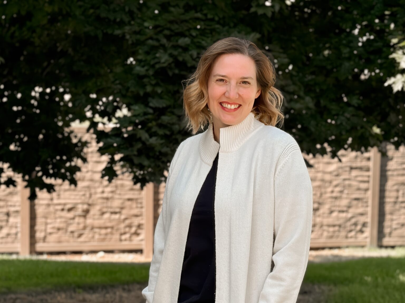 courtneyahroon-headshot-small-1536x1152